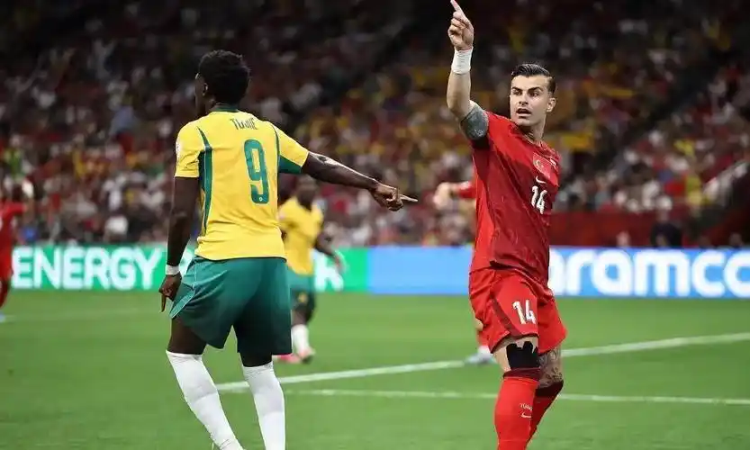 世界杯热身赛惊现乌龙礼包，美国队半场2-0领先澳大利亚
